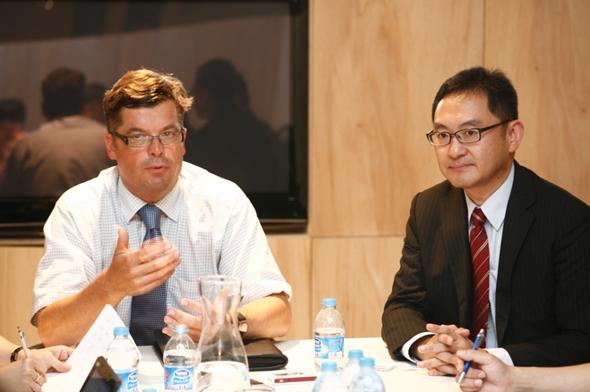 �󣺴󱱚WͨӍCEO Mogens Elsberg���ң��󱱚WͨӍ�Ї��^(q��)����(j��ng)����پ