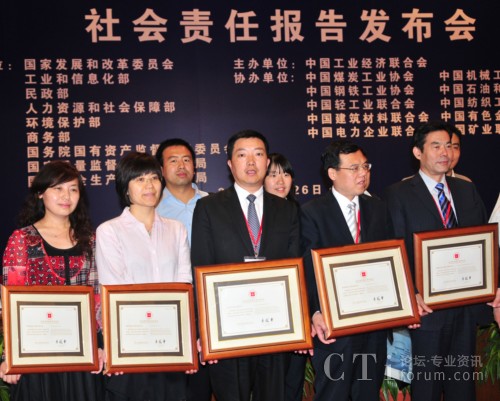 �Ϻ�ؐ���hί����ӛ����(zh��)�и�����ꐂ����I(l��ng)ȡ�C��